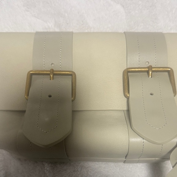 Elegant Cream Leather Shoulder Bag